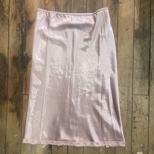 Chic Satin Pencil Skirt in Lavender